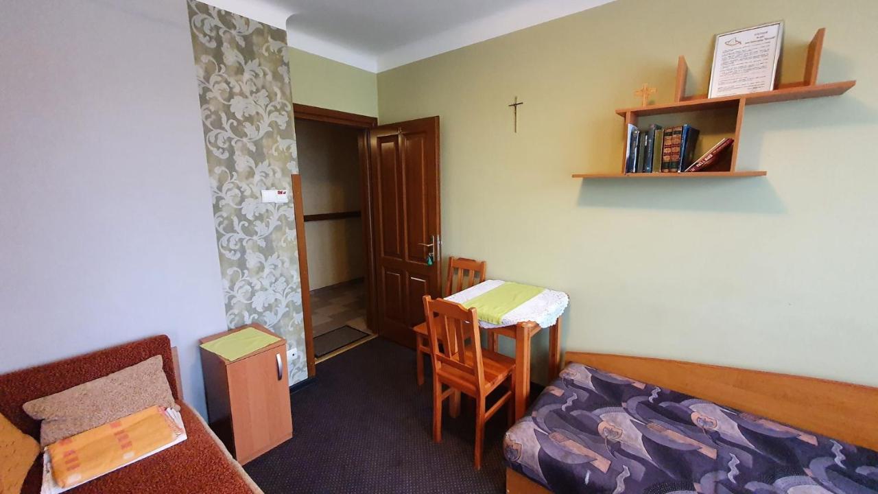 Wieczernik Dom Rekolekcyjny Ksiezy Pallotynow 시비엥타 카타지나 외부 사진